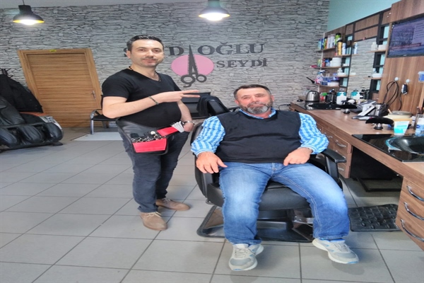 SAÇLARA FISILDAYAN ADAM…