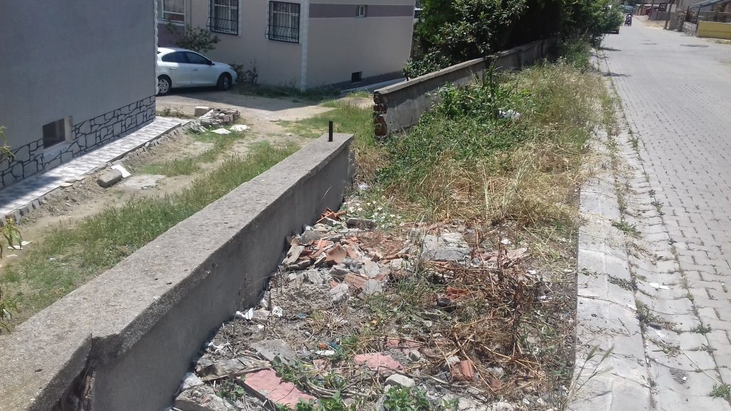 BU DUVAR TEHLİKE SAÇIYOR