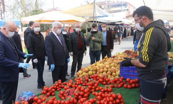 ERGENE BELEDİYESİNDEN MASKE VE ELDİVEN