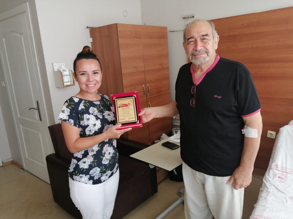 DOKTORUNA PLAKET VERDİ