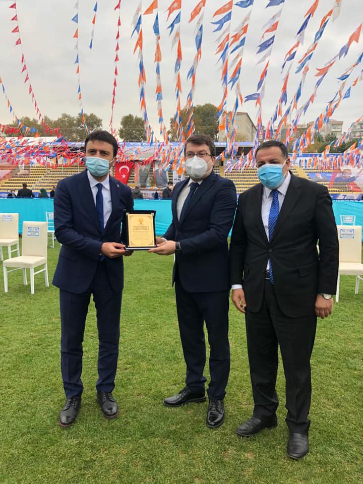 HAYRABOLU AK PARTİ İLÇE TEŞKİLATINA PLAKET
