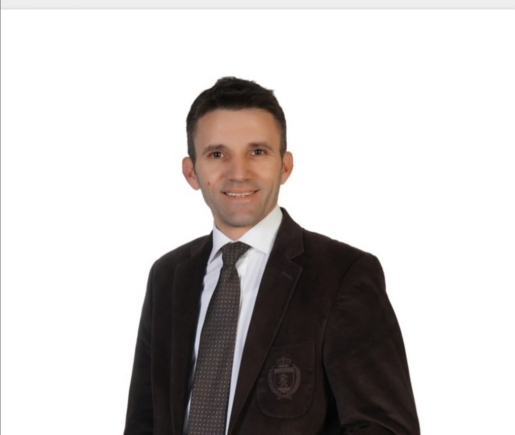 TOPAĞAÇ MAHALLESİ MUHTARINI BEKLİYOR