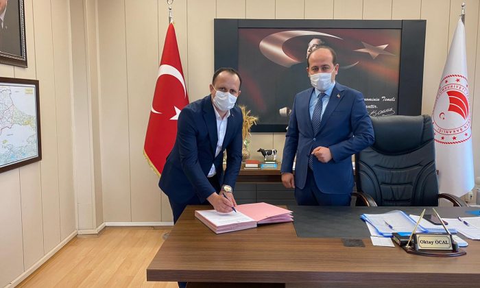 BİR LİRAYA KULAK KÜPESİ