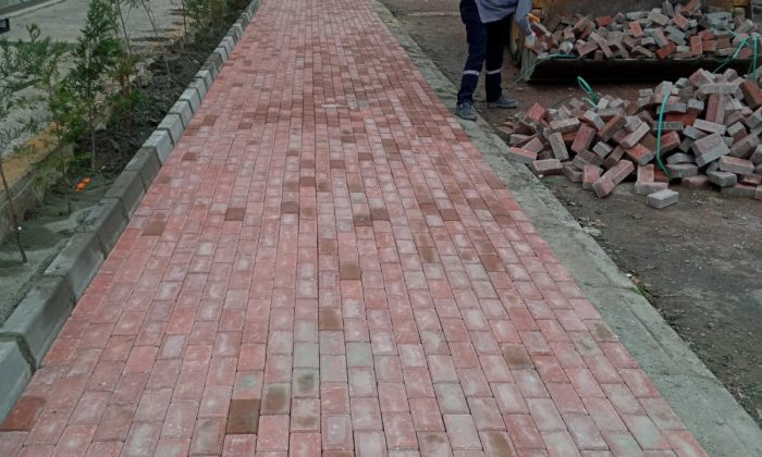 ERGENE BELEDİYESİNDEN YOL VE KALDIRIM ÇALIŞMASI