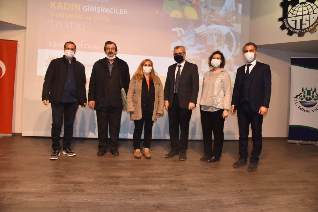 KEŞAN BELEDİYESİ ÜRETEN KADINLARIN YANINDA