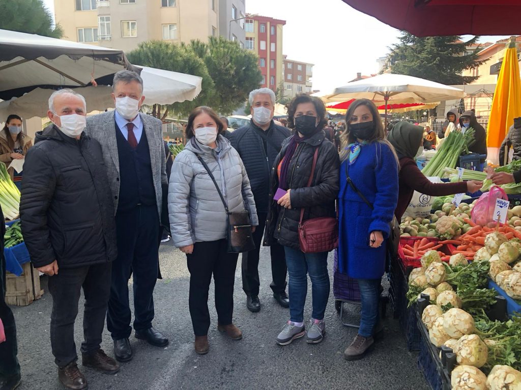 İYİ PARTİ PAZAR ESNAFINI GEZDİ