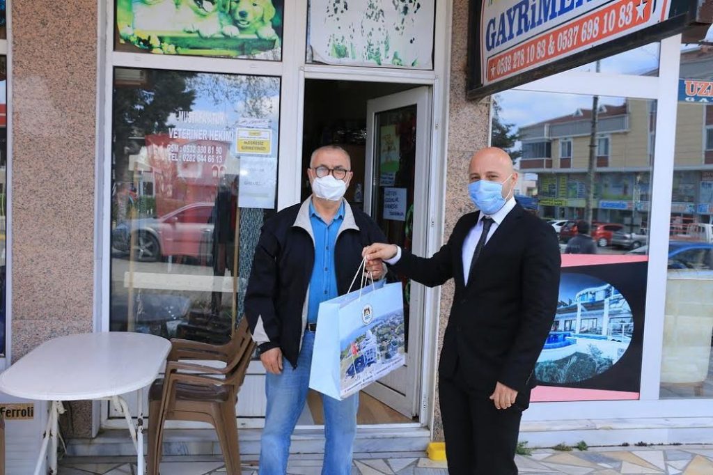 HİKMET ATA VETERİNERLERİN GÜNÜNÜ KUTLADI