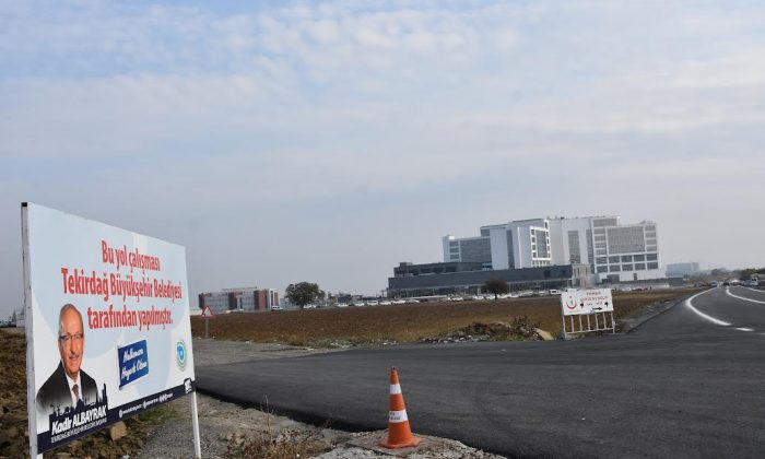 BAŞKAN ALBAYRAK MESTAN ÖZCAN’I YALAN RÜZGARI ESTİRMEKLE CEVAPLADI