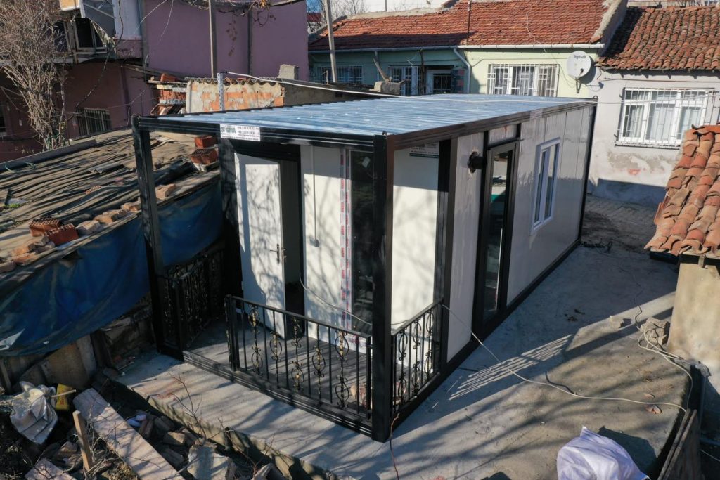 S.PAŞA BLD.EVİ ÇÖKEN VATANDAŞI MUTLU ETTİ