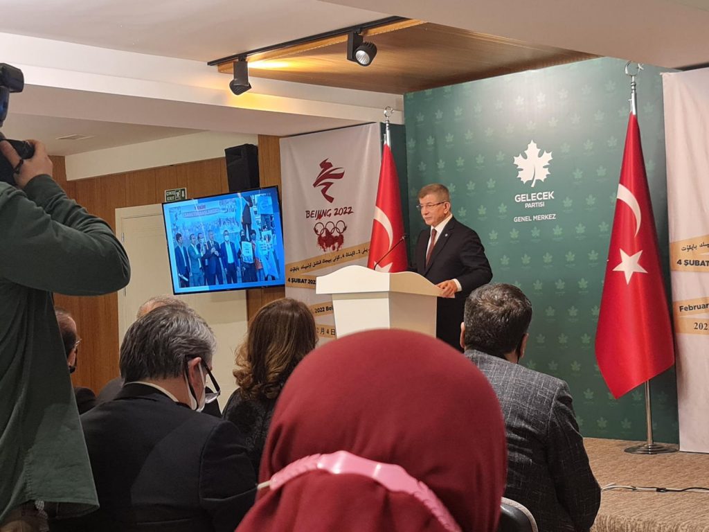 DAVUTOĞLU:”ERDOĞAN ‘ONE MİNUTE’ DEMEYİ UNUTTU”