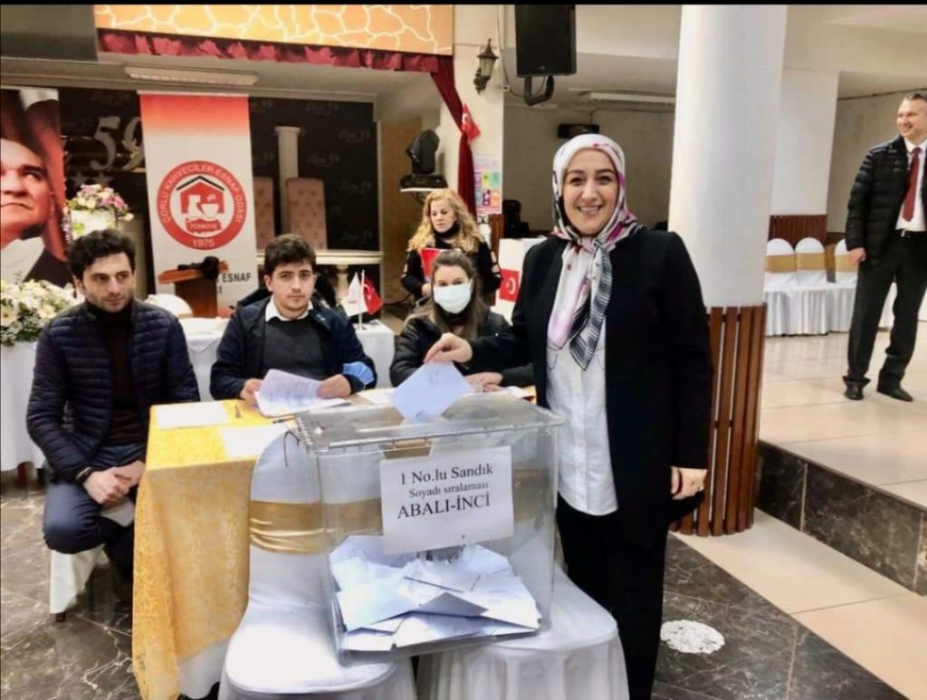 ÇORLU KAHVECİLER ODASINDA YILDIZ FİLİZ YENİDEN BAŞKAN