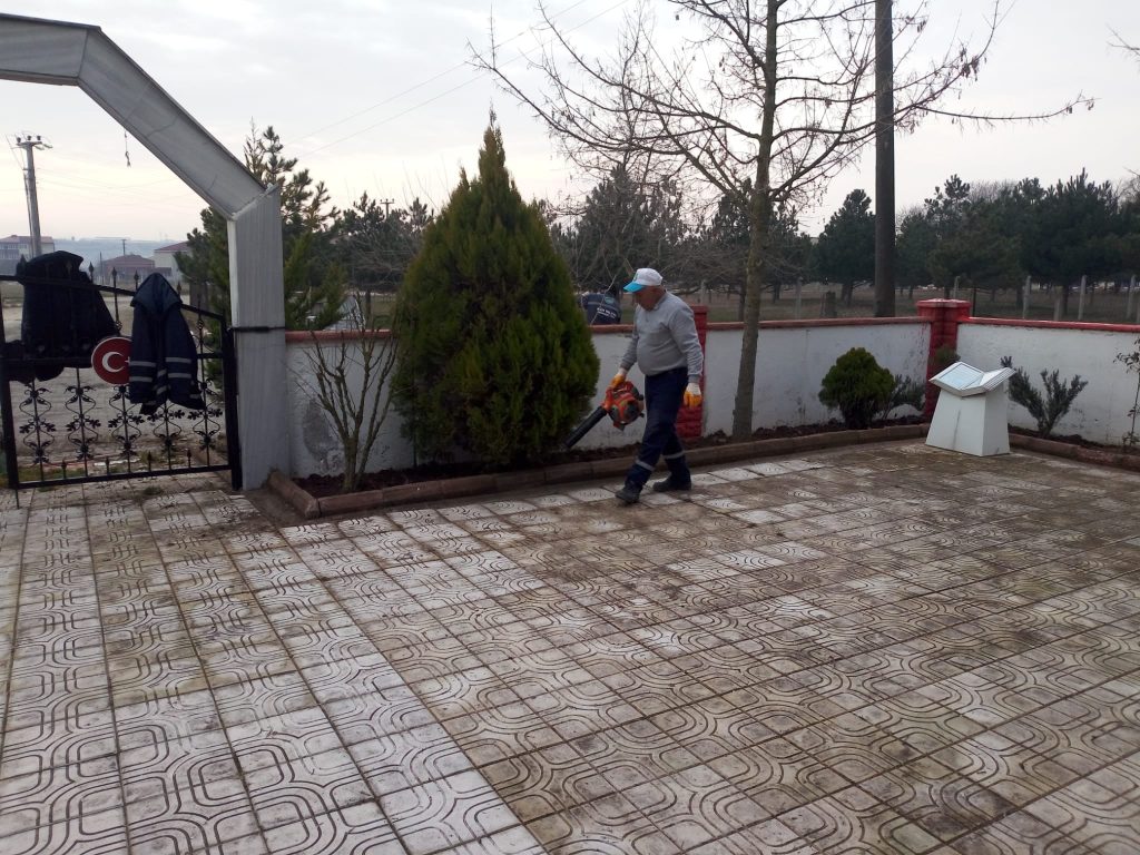 ERGENE BELEDİYESİ ŞEHİTLİKTE DÜZENLEME YAPTI