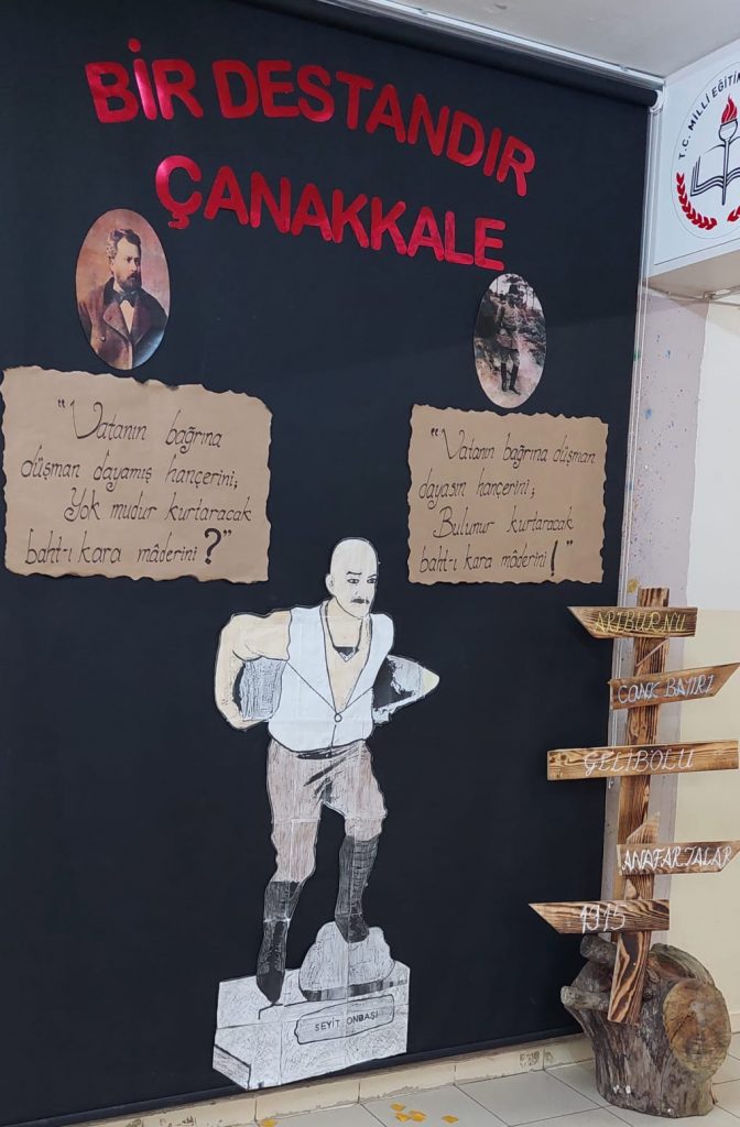 MURAT HÜDAVENDİGAR OKULU ÇANAKKALE KÖŞESİ İLGİ GÖRÜYOR