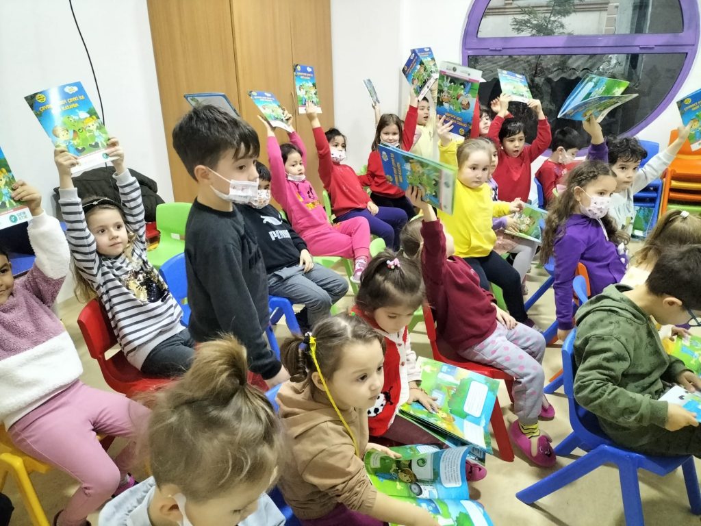 KÜÇÜKLERE GERİ DÖNÜŞÜMÜN ÖNEMİ ANLATILDI