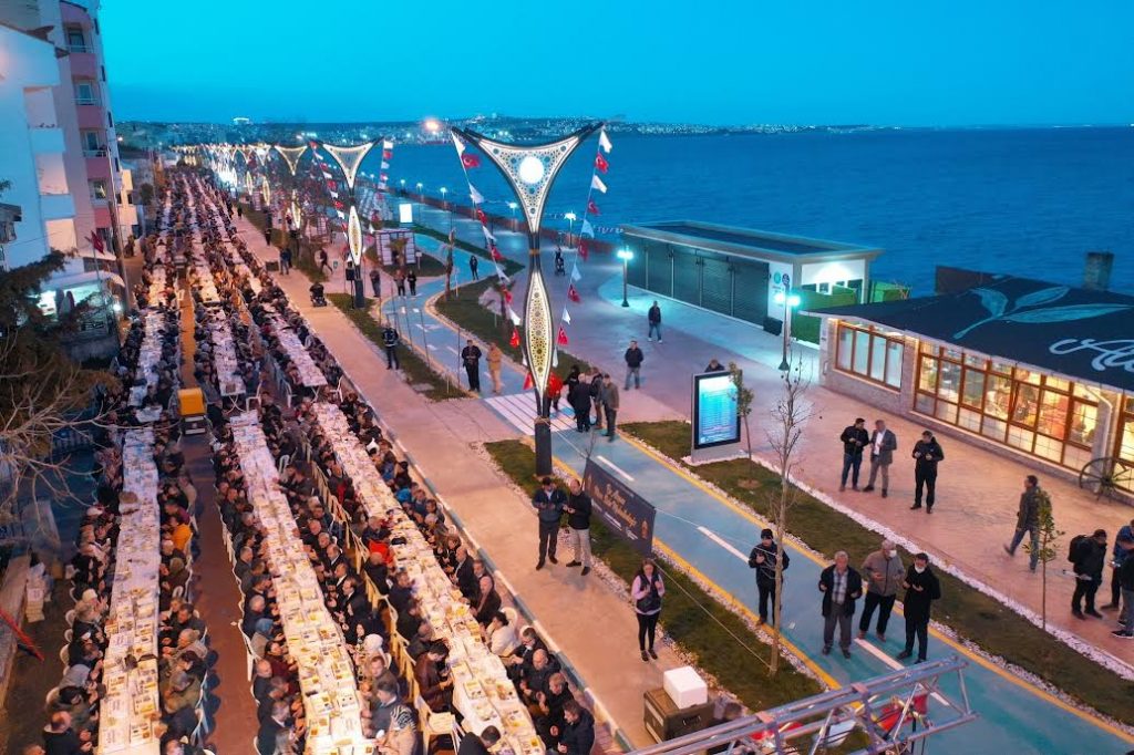 S.PAŞA BLD.NİN GÖNÜL SOFRALARI RAĞBET GÖRÜYOR
