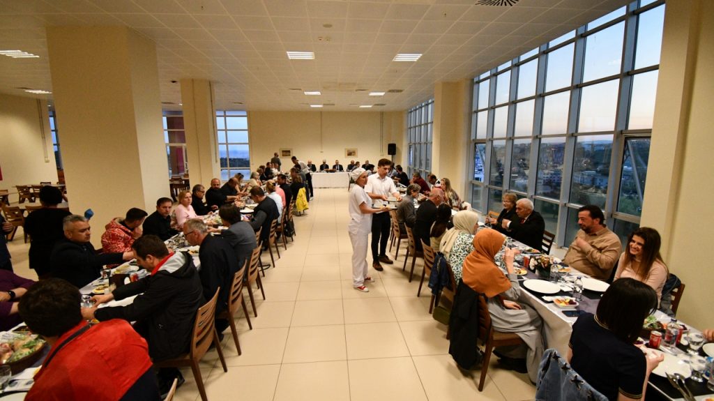 NKÜ REKTÖRLÜĞÜ BASINA İFTAR VERDİ