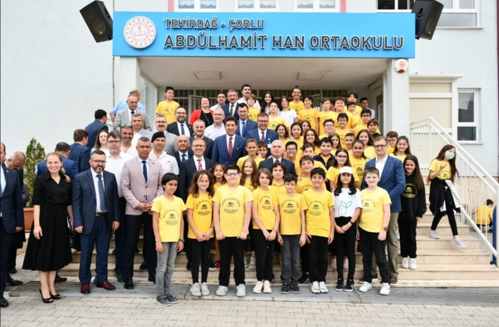 TREDAŞ VE İÇ VAKFINDAN OKUL DESTEĞİ