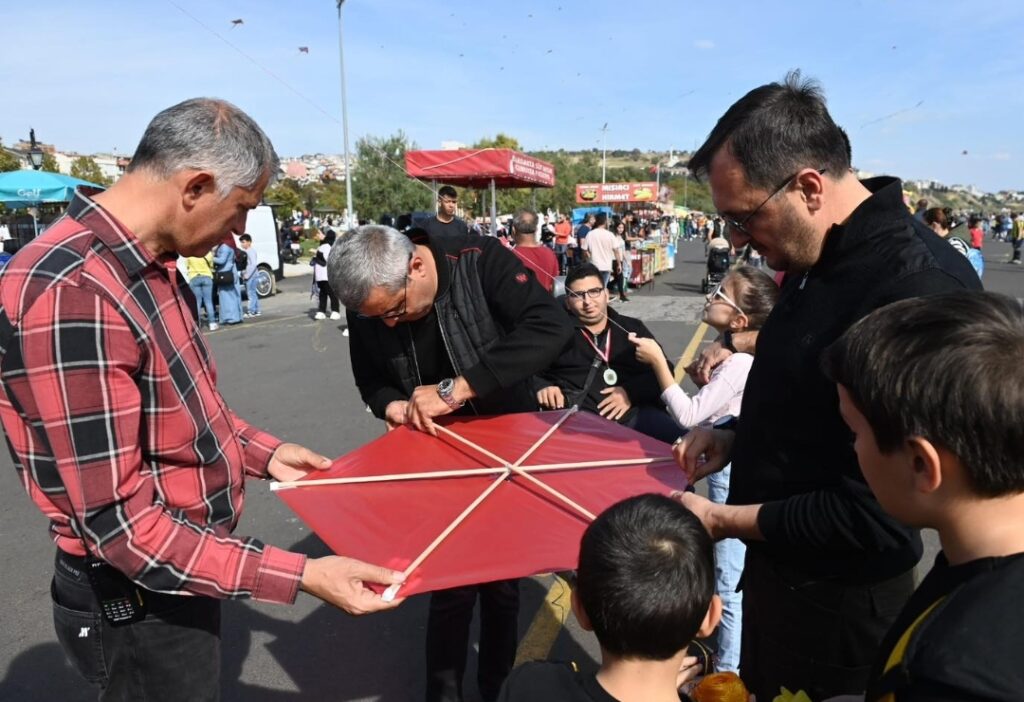 S. PAŞA BLD. NDEN UÇURTMA ŞENLİĞİ
