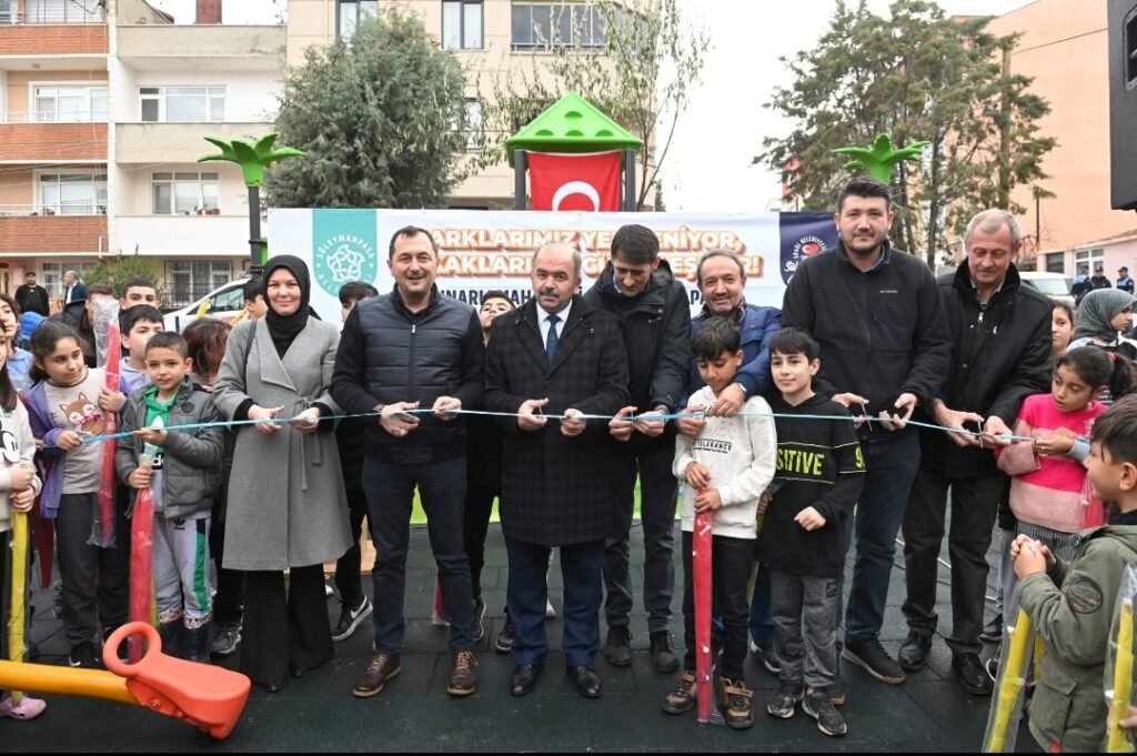 S. PAŞA BLD. PARKLARI YENİLİYOR
