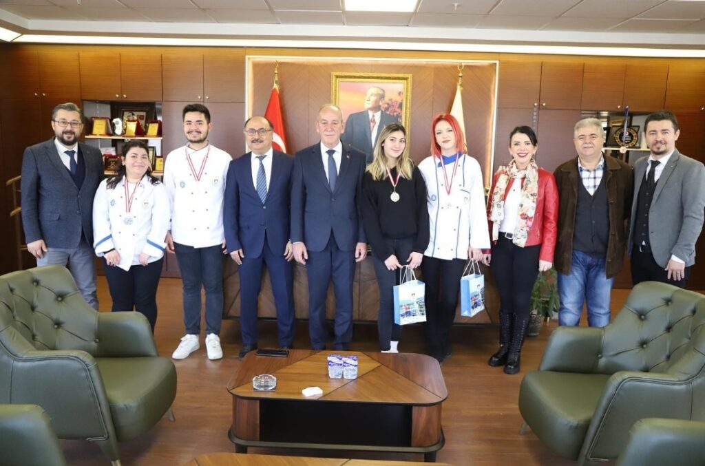 BAŞKAN ATA AŞÇI ÖĞRENCİLERİ KABUL ETTİ