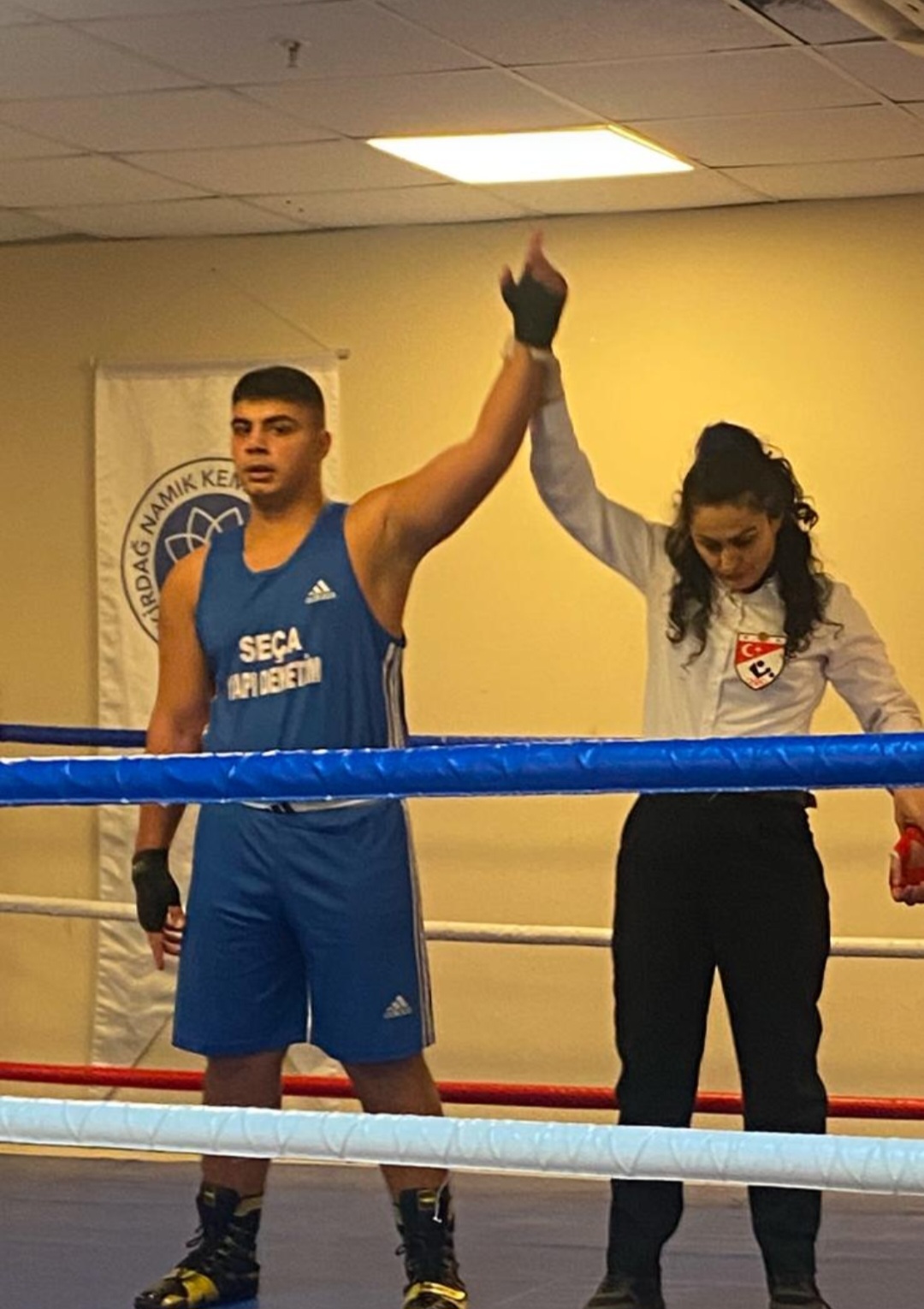 S.PAŞA BLD.SPORCUSU BOKS ŞAMPİYONU OLDU