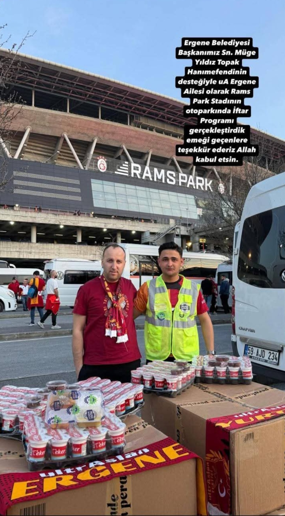 MÜGE BAŞKAN’DAN G.SARAY TARAFTARLARINA RAMSPARK’TA İFTAR DESTEĞİ