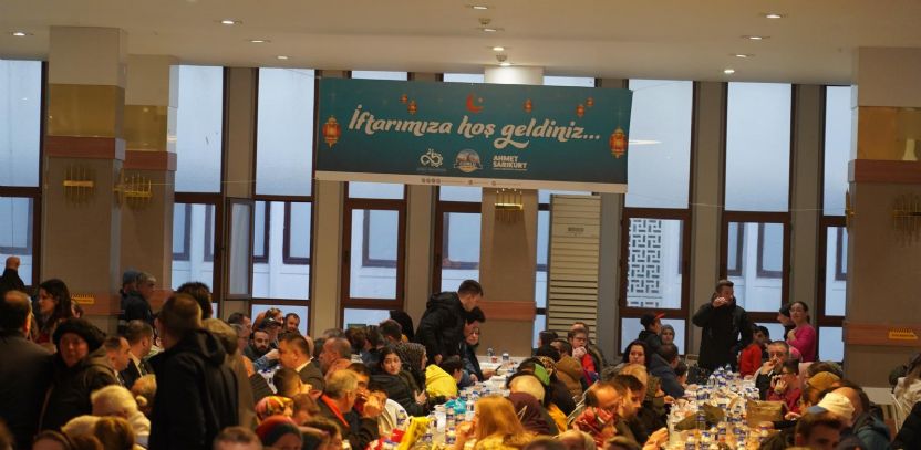 Çorlu`da Ramazan Bereketi Salonlardan Taştı