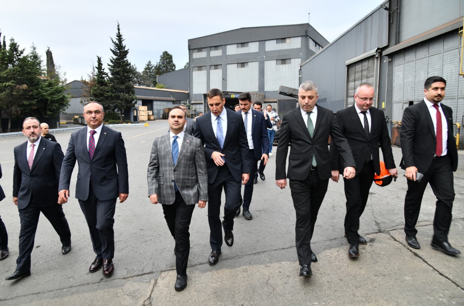 Bakan Kacır ve Vali Soytürk Kutes Metal’i Ziyaret Etti